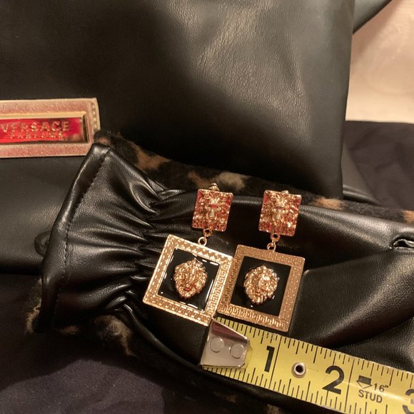 Gorgeous Baroque Lions Head Earrings in Black & Gold - Picture 3 of 5